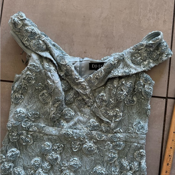 DJ-JAZ Off-Shoulder Lace Gown with Slit – Size 18 – Worn Once - Picture 13 of 15